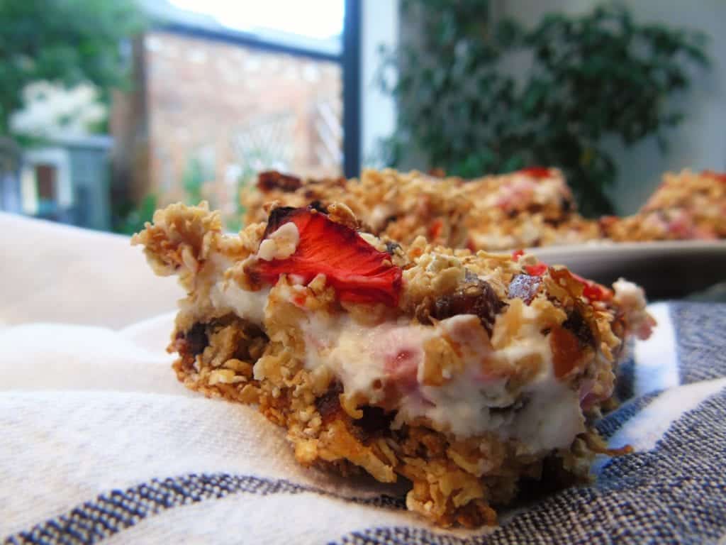 Strawberry Cheesecake Breakfast Bars - Slimming World - Low Syn -Healthy Extra B - Healthy Extra A - Healthy Extras - Breakfast - Slimming World Breakfast Ideas - Sweet Treats - Eat Clean - Fibre - Healthy 