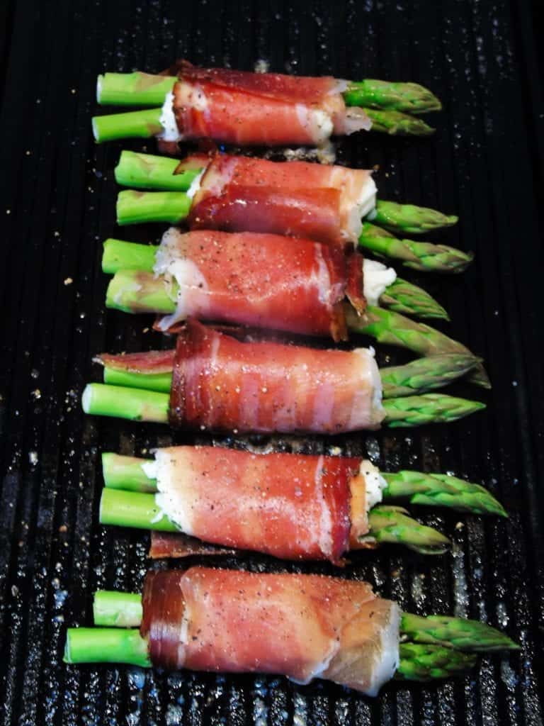 Grilled Asparagus Wrapped in Mozzarella and Prosciutto - Slimming World Friendly Recipe - Slimming World - Healthy Recipe - Eat Clean - Delicious - Easy - Starter - Snack 