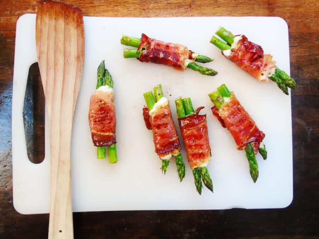 Grilled Asparagus Wrapped in Mozzarella and Prosciutto - Slimming World Friendly Recipe - Slimming World - Healthy Recipe - Eat Clean - Delicious - Easy - Starter - Snack 