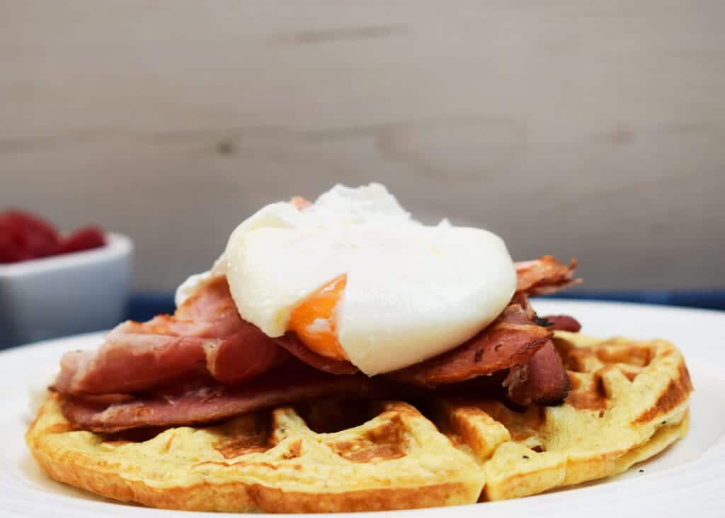 Syn Free Waffles with Poached Egg & Bacon - Syn Free Waffles - Syn Free - Waffles - Bacon - Poached Egg - Slimming World - Healthy