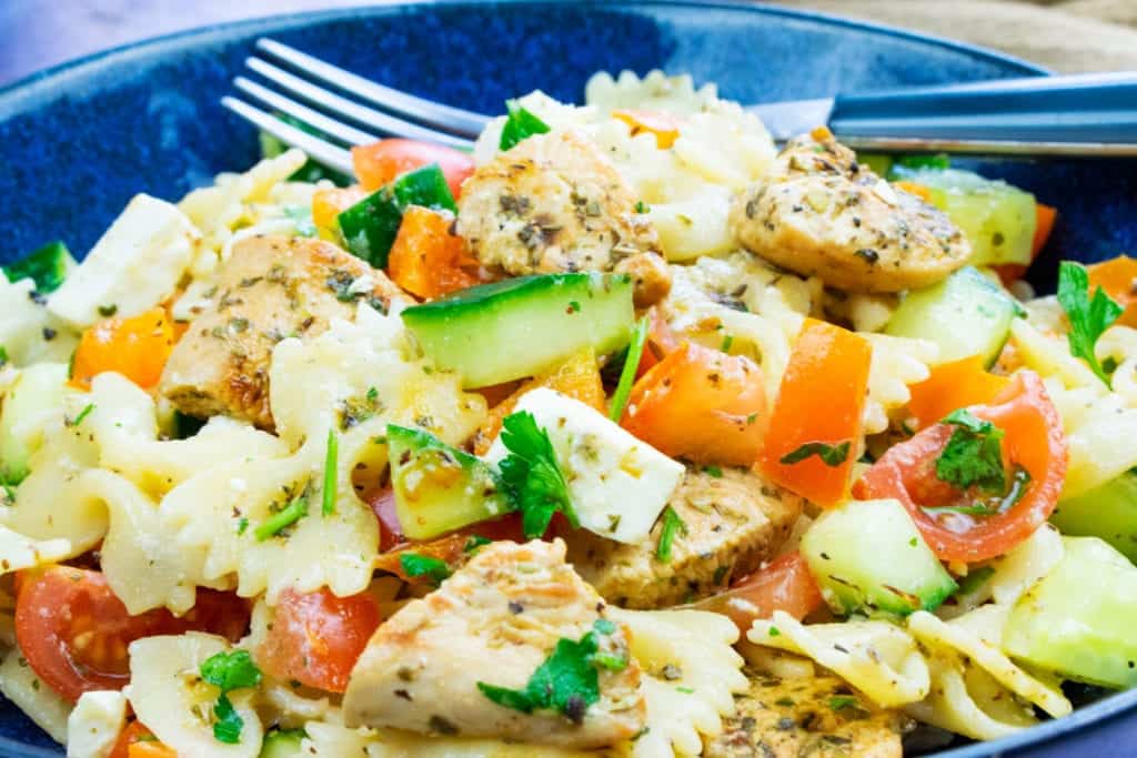 10 Minute Syn Free Chicken Pasta Salad - Slimming World Lunch Recipe