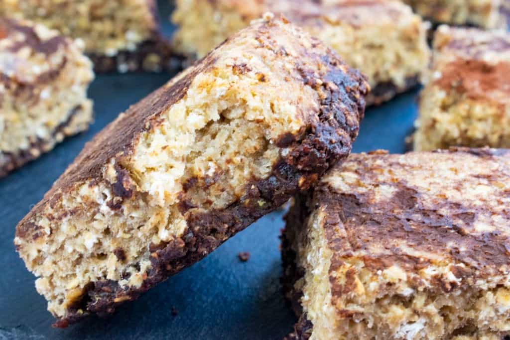 Healthy Meal Prep Chocolate & Banana Breakfast Bars - Slimming World Breakfast Recipe - Gluten Free and Dairy Free recipe, suitable for vegans.